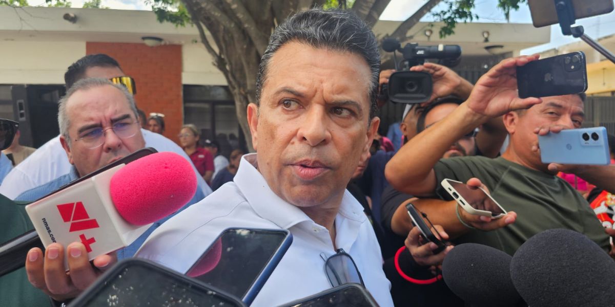 Gattás no descarta más relevos; revisa desempeño de funcionarios