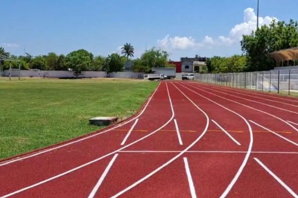 Solo el Gobierno del Estado escuchó: rehabilitan la pista de tartán del Parque Zaragoza