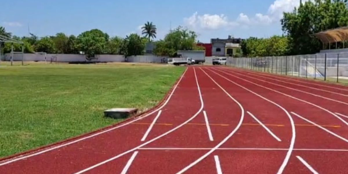 Solo el Gobierno del Estado escuchó: rehabilitan la pista de tartán del Parque Zaragoza