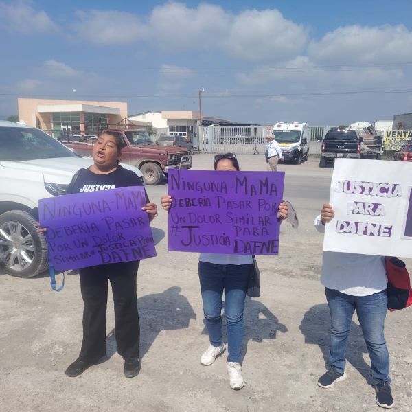 Abuela de Dafne irrumpe en acto del Gobernador para exigir justicia; rechaza diálogo y advierte que no dejará de protestar