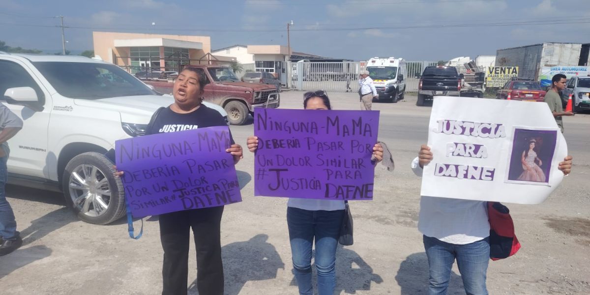 Abuela de Dafne irrumpe en acto del Gobernador para exigir justicia; rechaza diálogo y advierte que no dejará de protestar