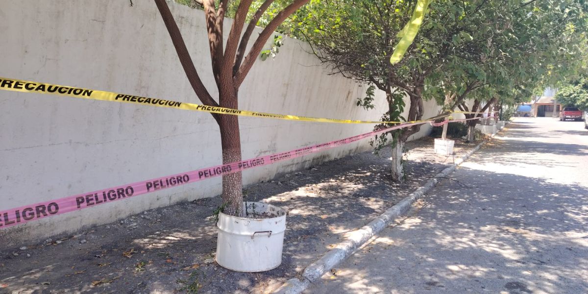 Barda del Panteón del Cero Morelos amenaza con desplomarse