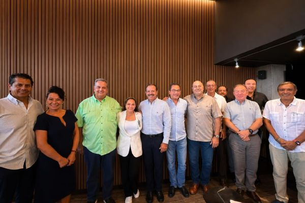 Se reúne Olga Sosa con representantes del sector camaronero del sur de Tamaulipas