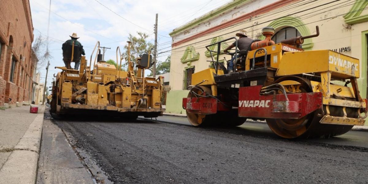 Rehabilitan pavimentos 3 cuadrillas de obras públicas en Victoria