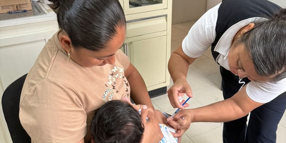 Bajan enfermedades respiratorias, pero la vacunación continúa