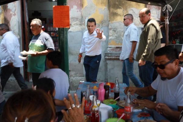 Atiende alcalde Lalo Gattás llamado de locatarios del Mercado Argüelles