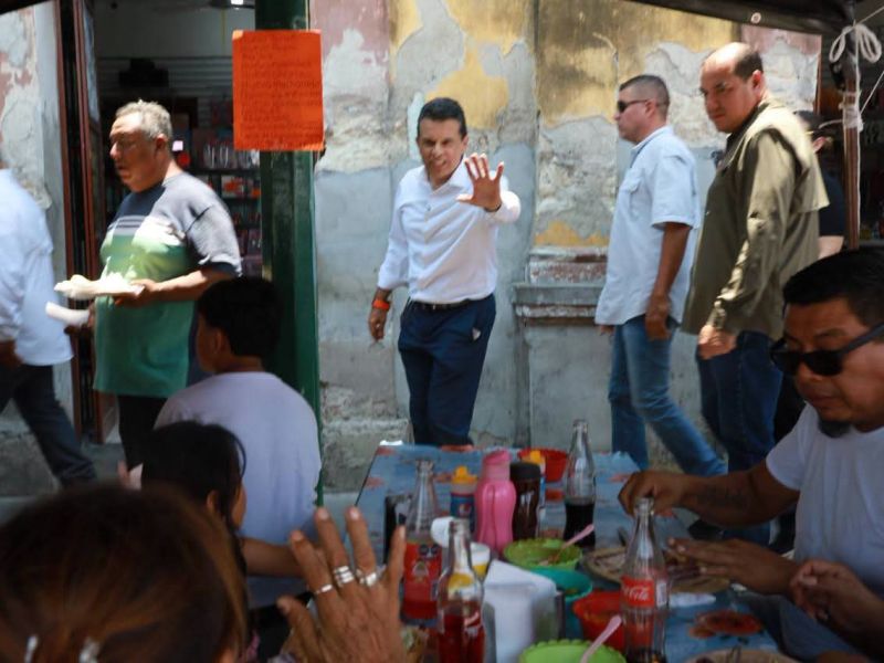 Atiende alcalde Lalo Gattás llamado de locatarios del Mercado Argüelles
