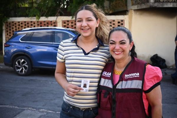 Senadora Olga Sosa entrega credenciales de Morena y escucha a familias en Nuevo Laredo