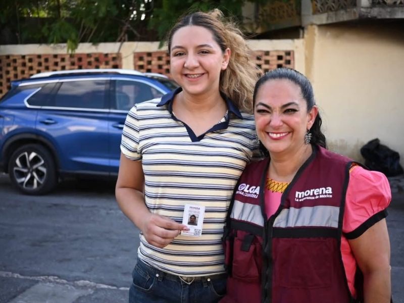 Senadora Olga Sosa entrega credenciales de Morena y escucha a familias en Nuevo Laredo