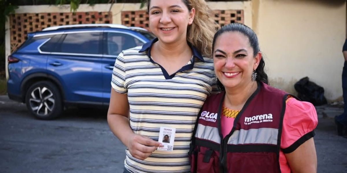 Senadora Olga Sosa entrega credenciales de Morena y escucha a familias en Nuevo Laredo