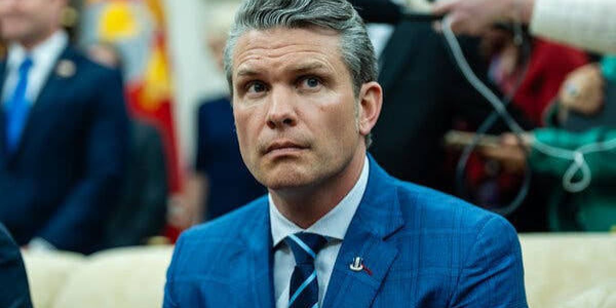 Secretario de Guerra de EU advierte que cárteles son objetivos militares