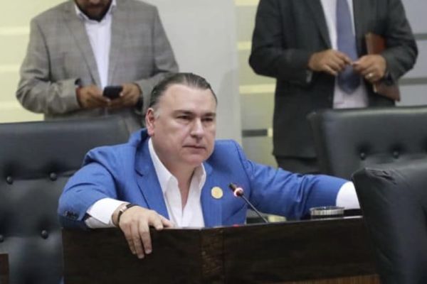 Gerardo Peña pide que nuevos centros de salud no se conviertan en “elefantes blancos”