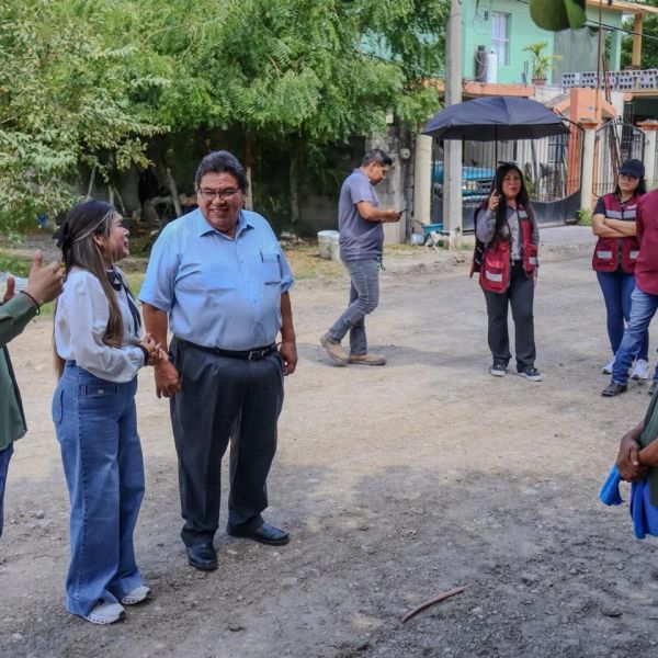 Promoción política de Morena desnuda deterioro vial en El Mante