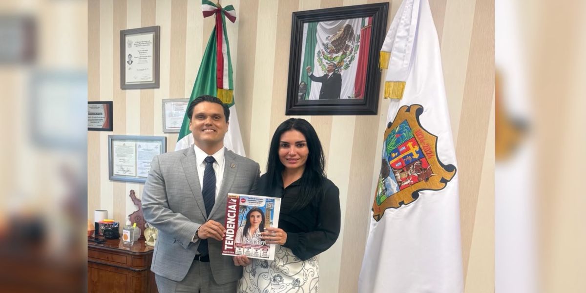 Astrid Sontoya Müller entrega documento que contiene su Segundo Informe de Actividades
