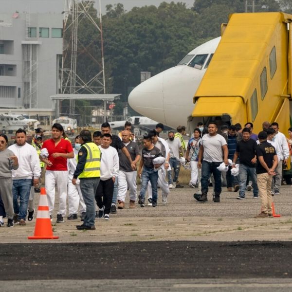 Abandona EU a migrantes tamaulipecos a miles de km