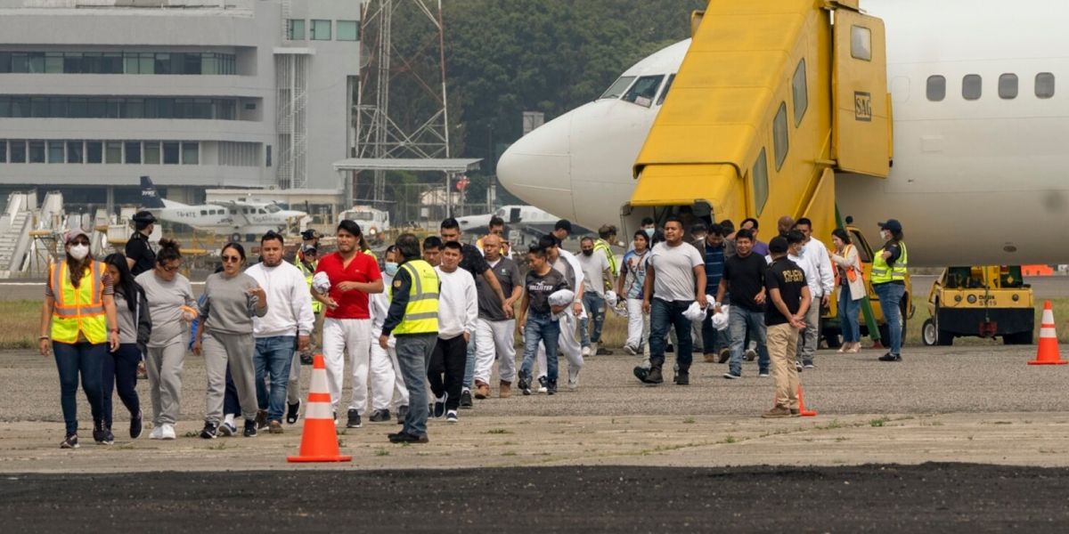 Abandona EU a migrantes tamaulipecos a miles de km