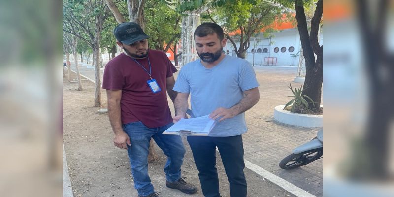 INDE hostigador acosa a entrenador de lucha