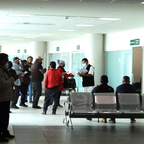 Formalizan acuerdo para garantizar atención médica gratuita a población sin seguridad social