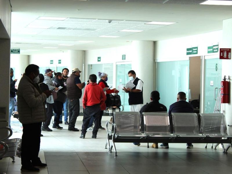 Formalizan acuerdo para garantizar atención médica gratuita a población sin seguridad social