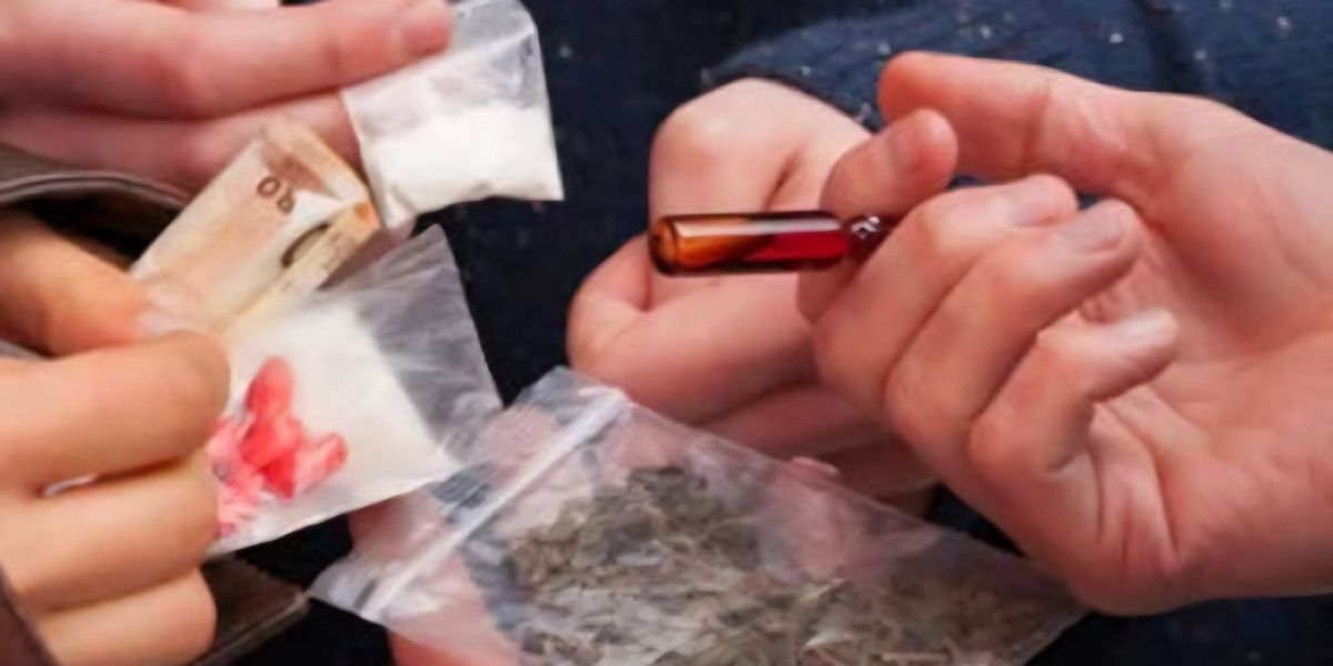 Con pláticas, alertan estudiantes sobre los riesgos del consumo de drogas