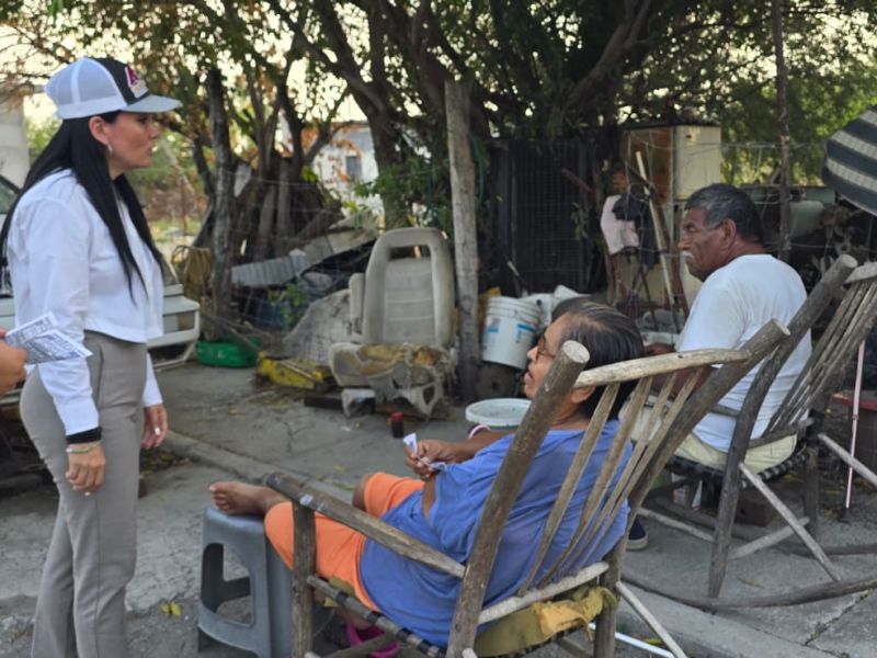 Astrid Sontoya fortalece cercanía con vecinos de la Aquiles Serdán