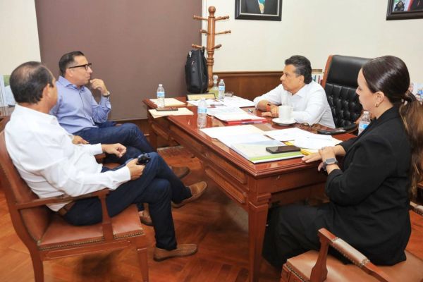 El alcalde Lalo Gattás acuerda con la CANACO impulsar la inversión y economía local