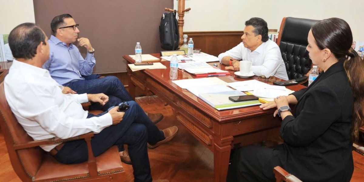 El alcalde Lalo Gattás acuerda con la CANACO impulsar la inversión y economía local