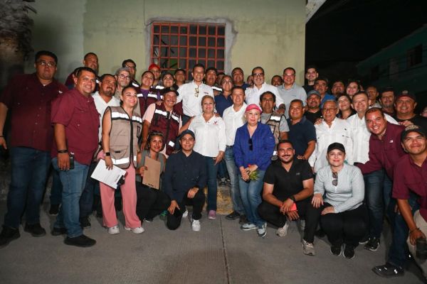 Visita y atiende Lalo Gattás a vecinos de la colonia Simón Torres