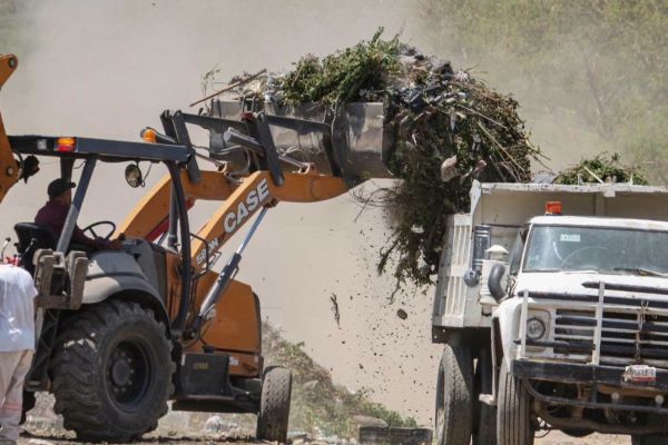 Basura clandestina amenaza ríos y drenes; retiran toneladas de desechos en Tamaulipas