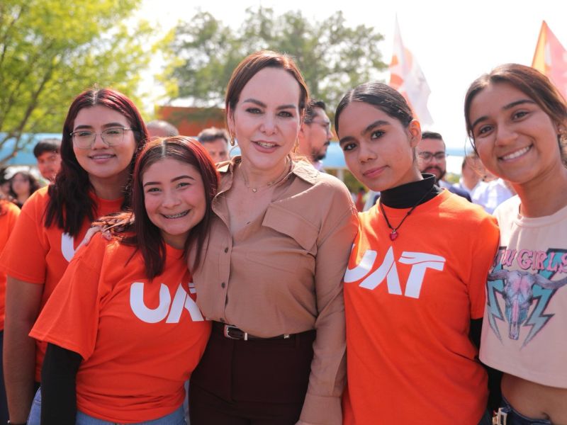 Carmen Lilia Consolida una política educativa que amplía oportunidades para miles de estudiantes