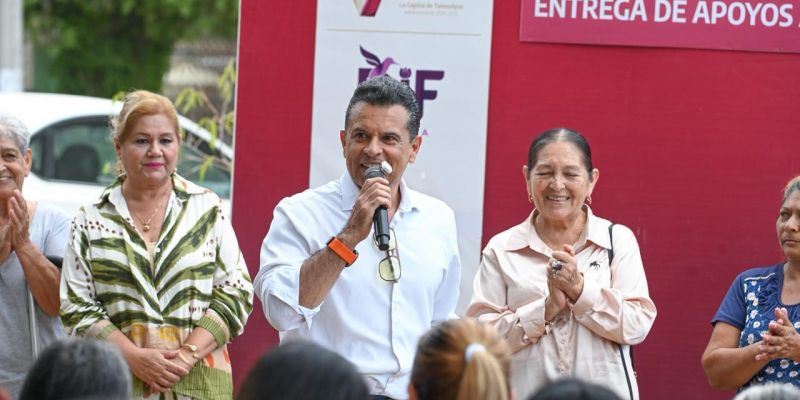 Entrega Lalo Gattás apoyo alimentario a familias de Victoria