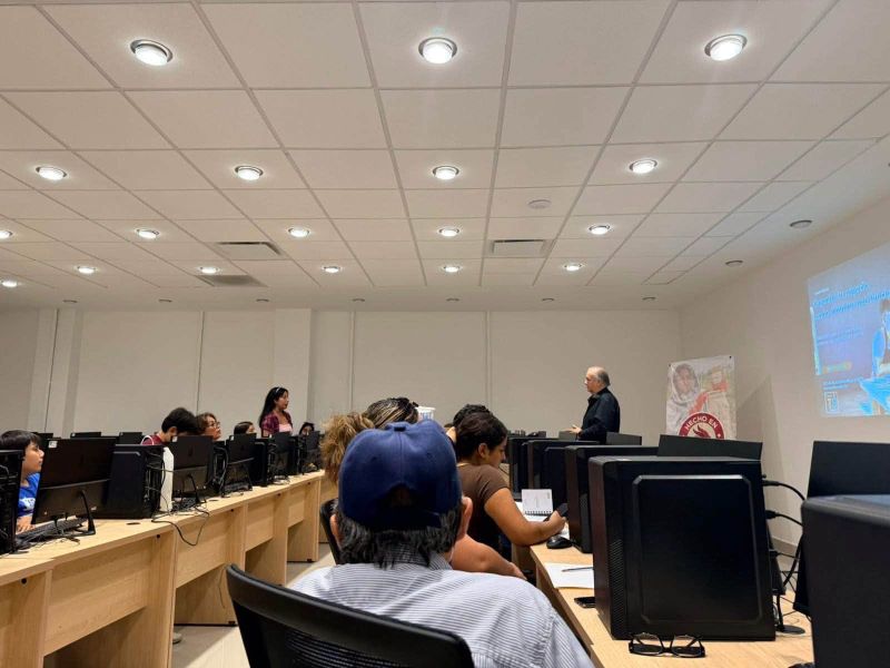 Impulsan profesionalización de emprendedores para fortalecer sus negocios