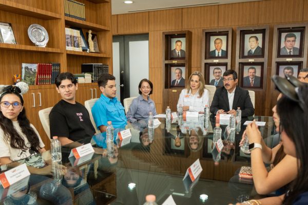 Afianza UAT movilidad internacional de estudiantes en el programa Disney 2026
