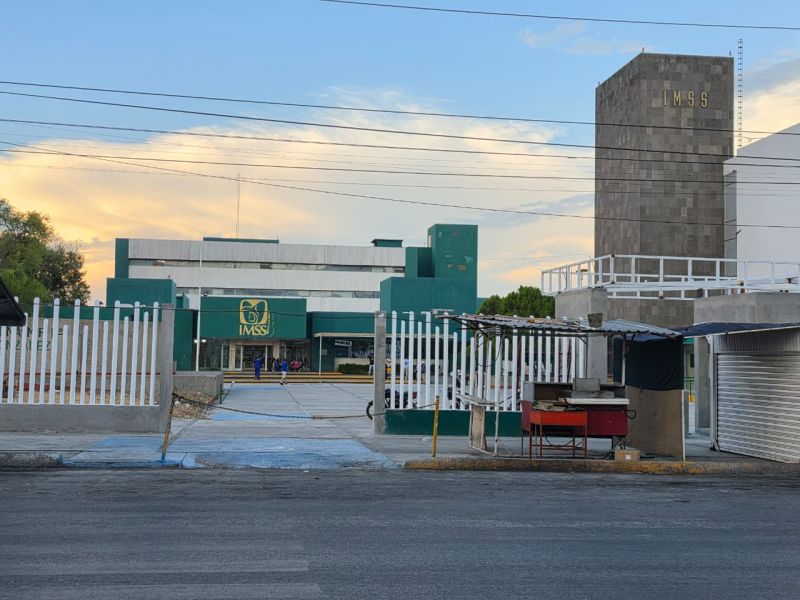 Sin medicinas en el IMSS, pacientes terminan en el Simi