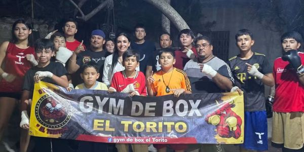 Astrid Sontoya comparte una tarde con jóvenes de El Torito