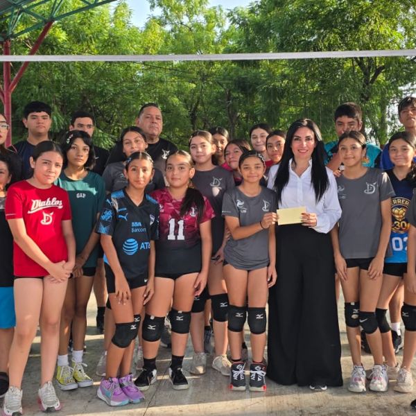 Astrid Sontoya impulsa al voleibol femenil infantil de El Mante
