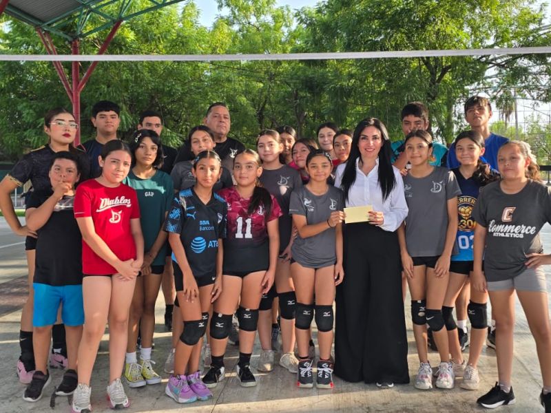 Astrid Sontoya impulsa al voleibol femenil infantil de El Mante