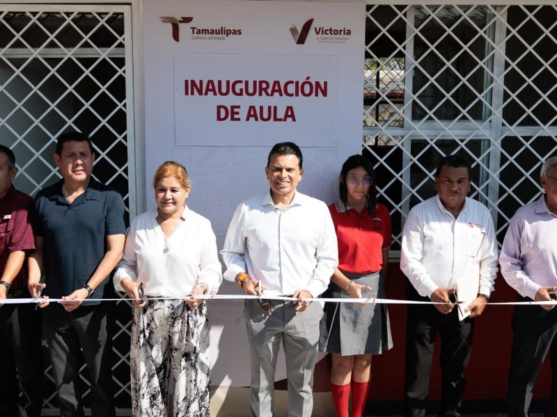 Entrega Lalo Gattás nueva aula en primaria Distribuidores Nissan 37.