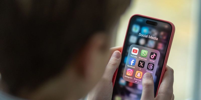 Alertan por riesgos de conocer personas a través de redes sociales
