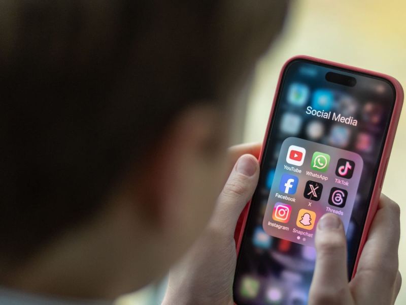 Alertan por riesgos de conocer personas a través de redes sociales