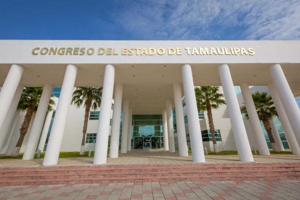 Morena impone reforma de doble nacionalidad