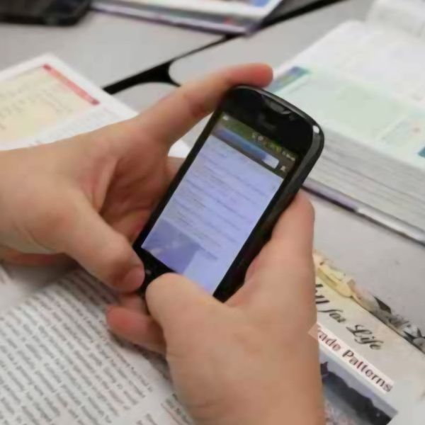 Celular que suene en clase saldrá del salón hasta la hora de salida