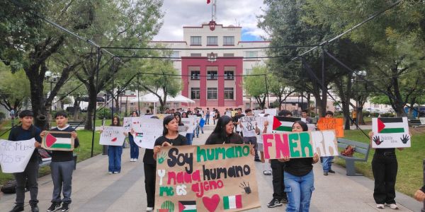 Palacio de Gobierno recibe una protesta diferente: jóvenes salen en defensa de Palestina