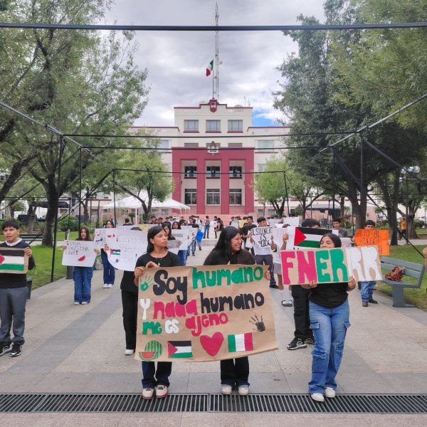 Palacio de Gobierno recibe una protesta diferente: jóvenes salen en defensa de Palestina