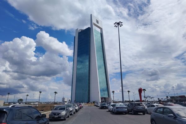 Funcionarios dejan cargos; van por candidaturas de Morena