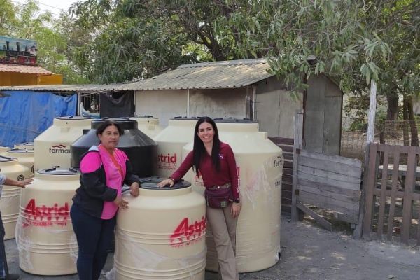 Cerca de 700 tinacos a bajo costo: una de las acciones destacadas de Astrid Sontoya en El Mante