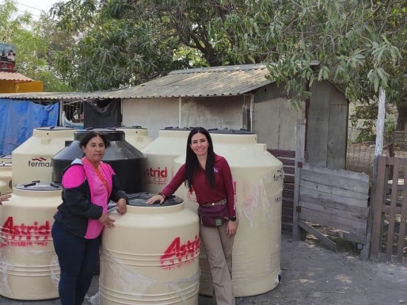 Cerca de 700 tinacos a bajo costo: una de las acciones destacadas de Astrid Sontoya en El Mante