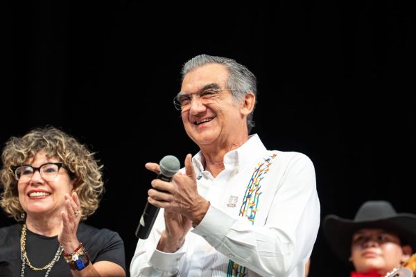 Américo se reserva nombres de funcionarios que buscan candidatura