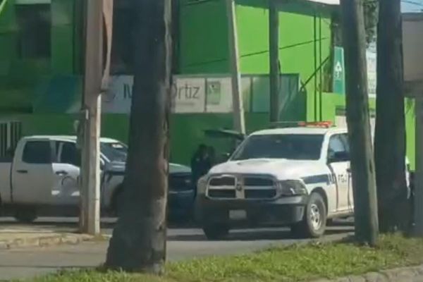 Desata persecución y provoca choques al huir de la Policía