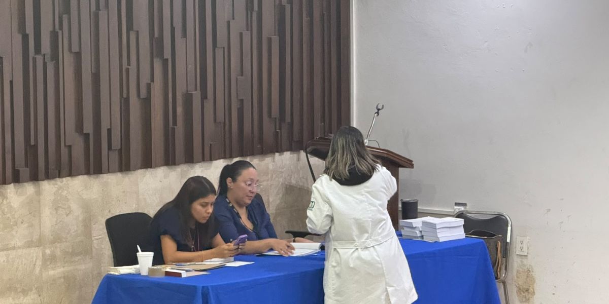 Cuestionan vigilancia en consulta salarial del IMSS